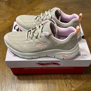 Skechers Arch Fit Shoes